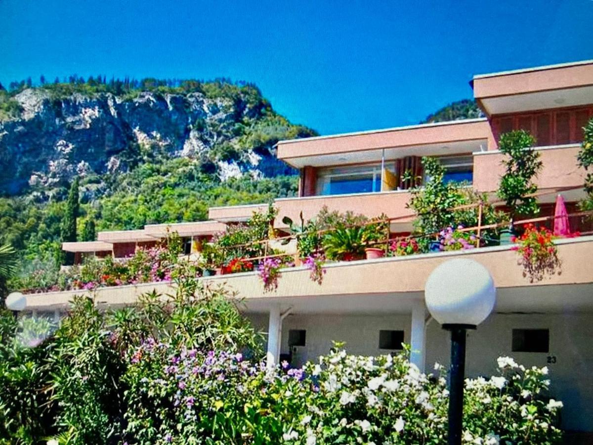 Appartamento Peppino Mit Seeblick Und Pool Riva del Garda Exterior photo